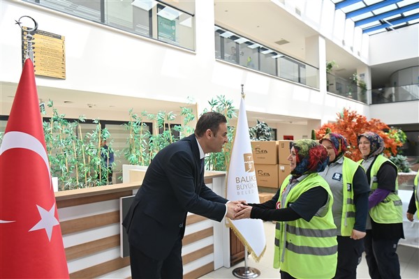 Başkan Akın, belediye personelleriyle bayramlaştı