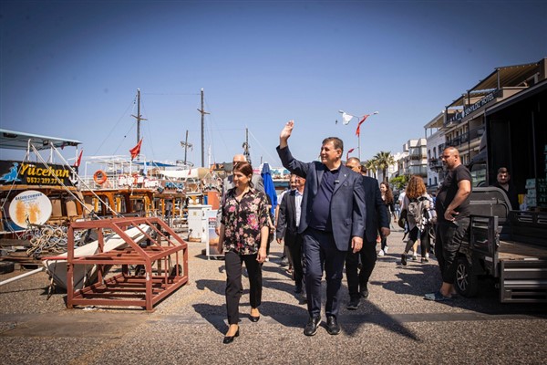 Başkan Tugay, Foça’ya ziyaret gerçekleştirdi