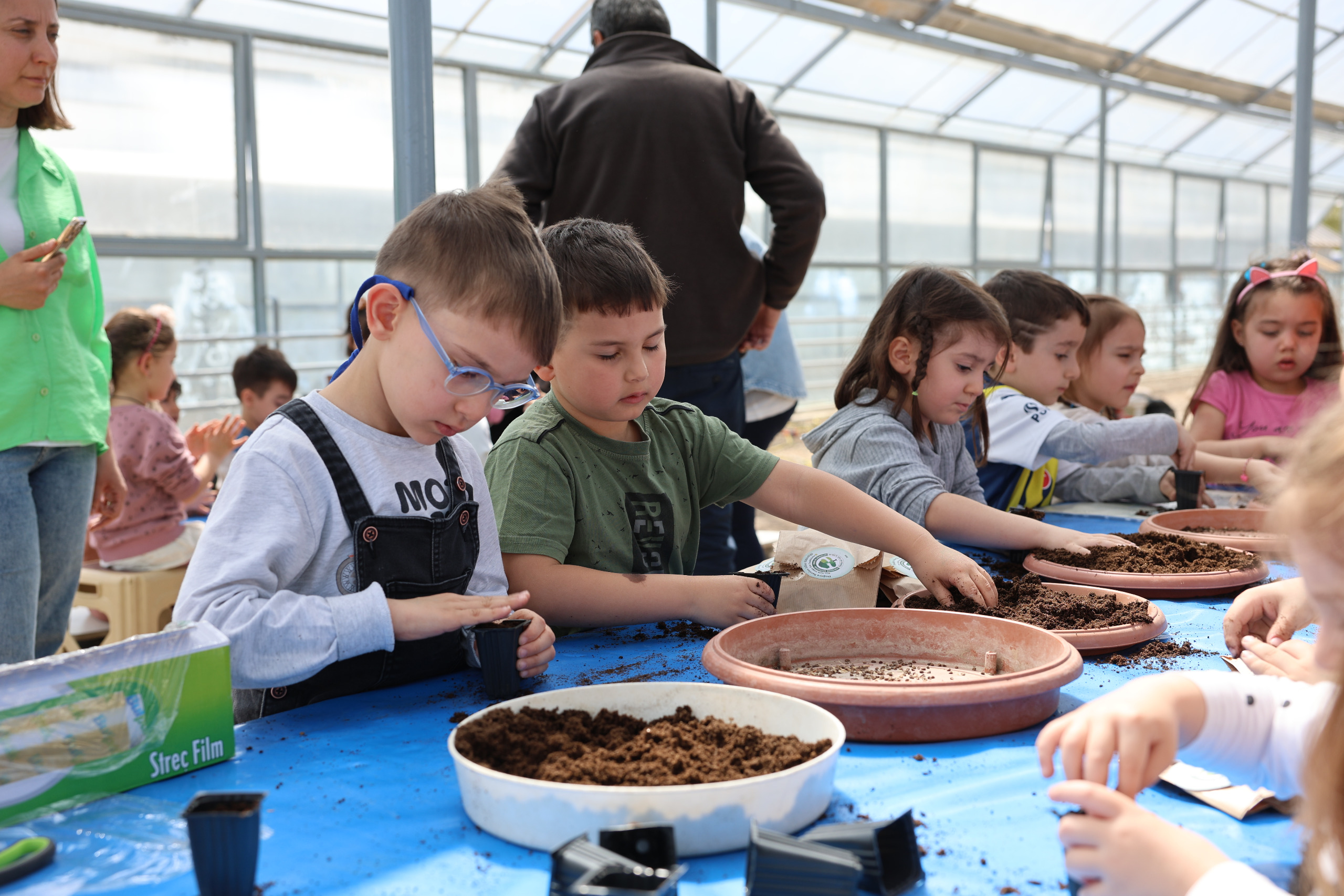 Eskişehirli öğrencilerden “Doğaya Sarılan Eller” etkinliği
