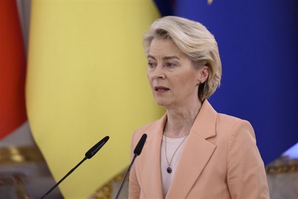 Leyen: İran’ın İsrail’e karşı açık ve savunulamaz saldırısını şiddetle kınıyorum