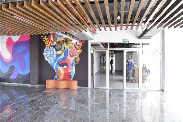 Mamak ilçesindeki Mutlu Aile Yaşam Merkezi ziyaretçilerini ağırlıyor