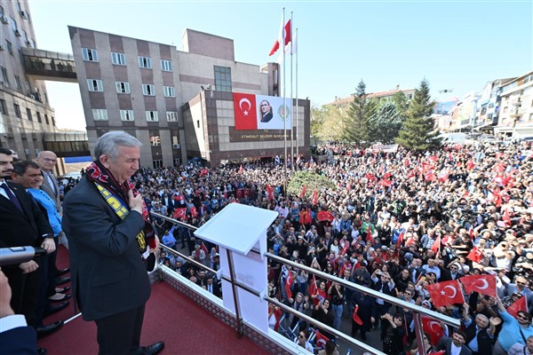 Mansur Yavaş, Etimesgut’ta devir teslim törenine katıldı