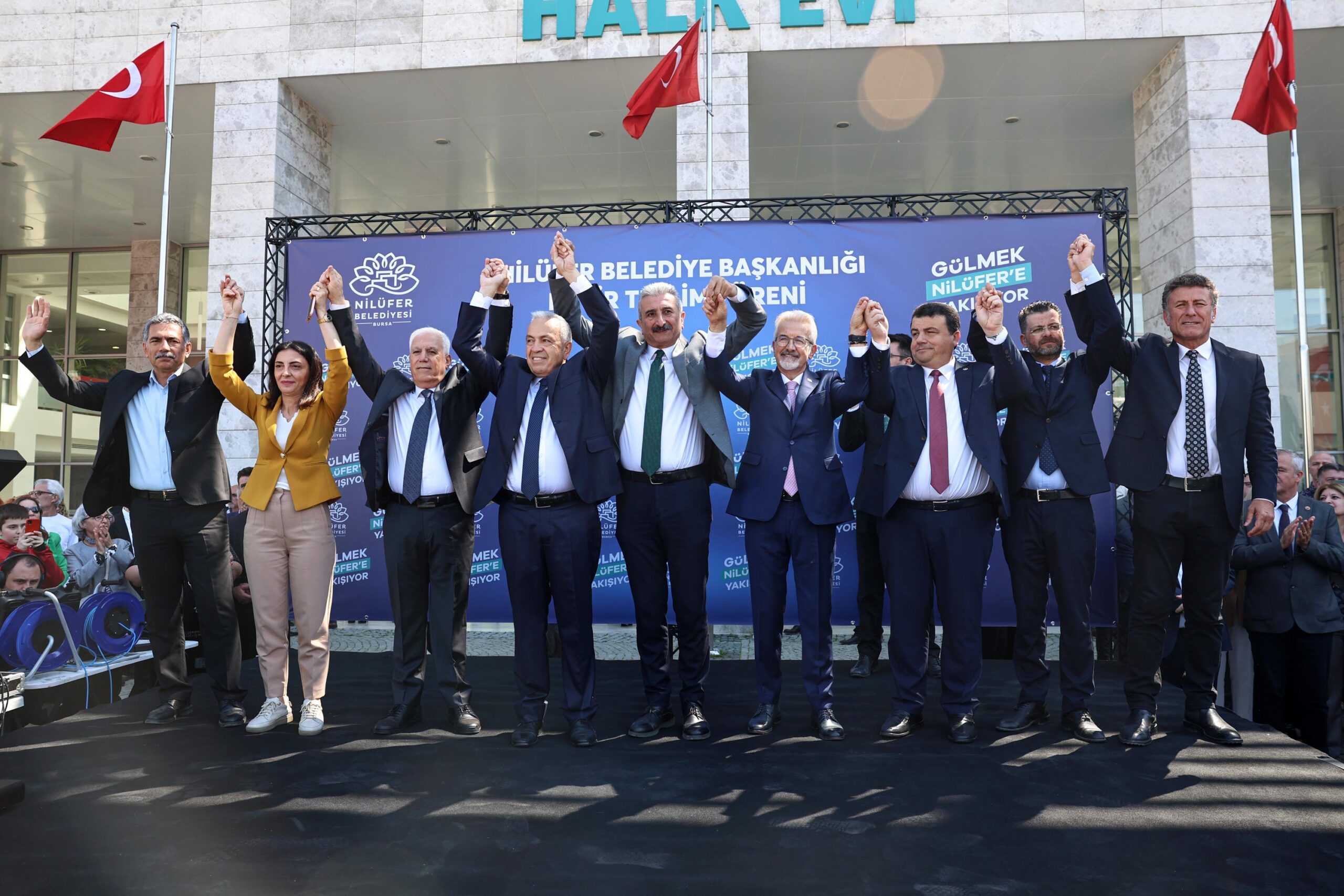 Nilüfer Belediye Başkanı Özdemir, görevini devraldı