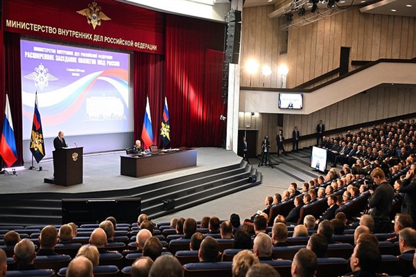 Putin, İçişleri Bakanlığı Kurulu’nun yıllık genişletilmiş toplantısına katıldı