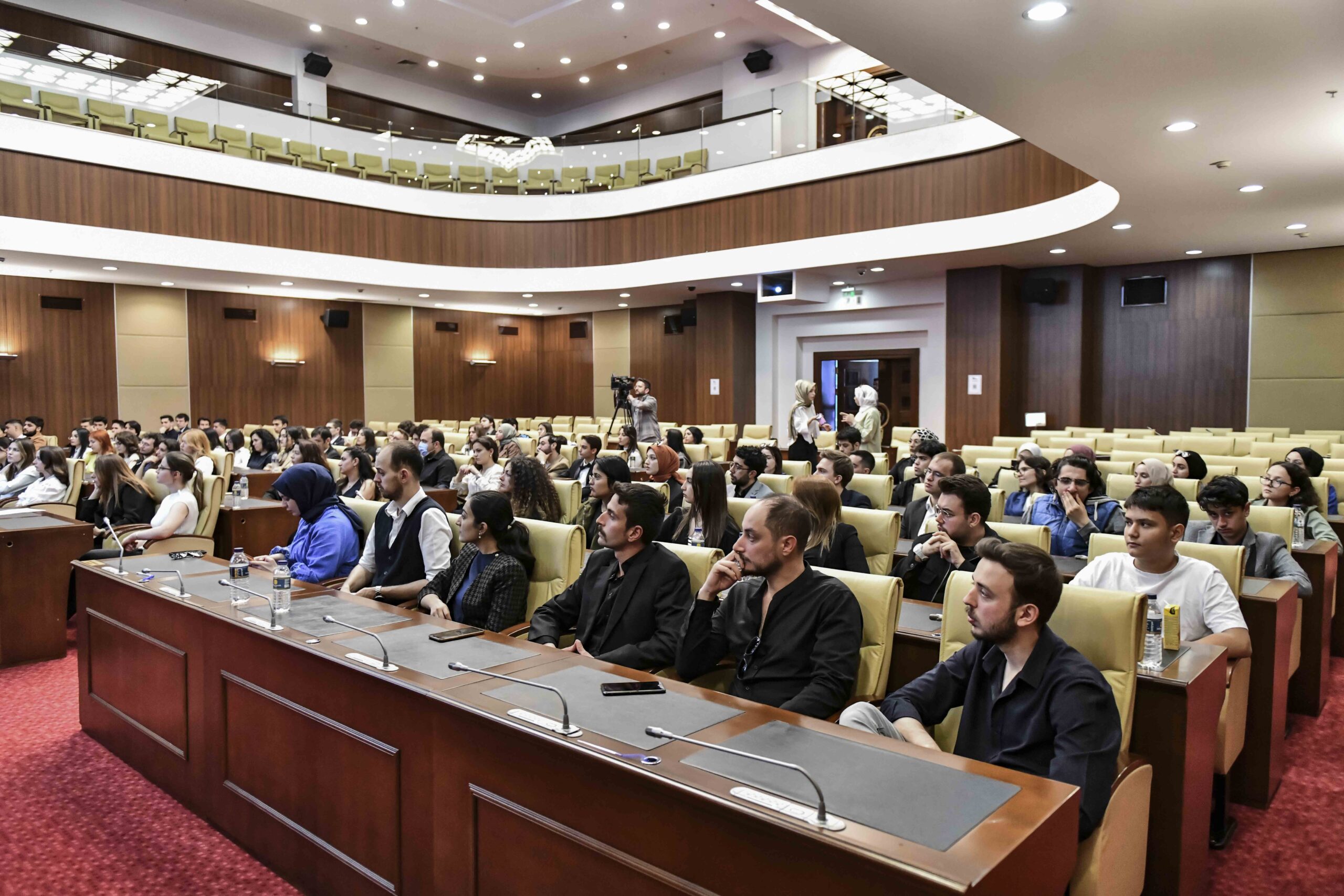 150 genç, “19 Mayıs Gençlik Özel Oturumu”nda bir araya geldi