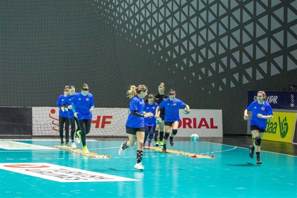 A Milli Kadın Hentbol Takımı’nın Alanya kampı kadrosu açıklandı