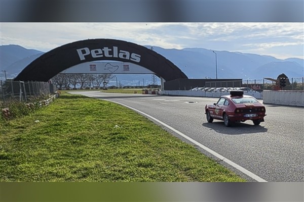 Baba ve oğul Pekin’den Paris’e Petlas lastikleriyle yarışacak