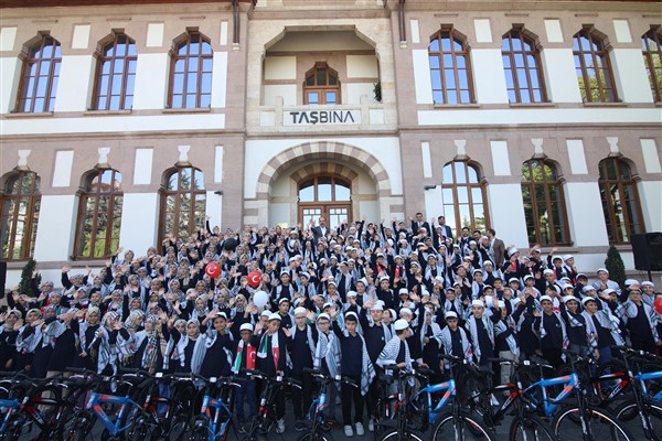 Başkan Altay, Hafızlık İmam Hatip Ortaokullarını kazanan öğrencilerle bir araya geldi
