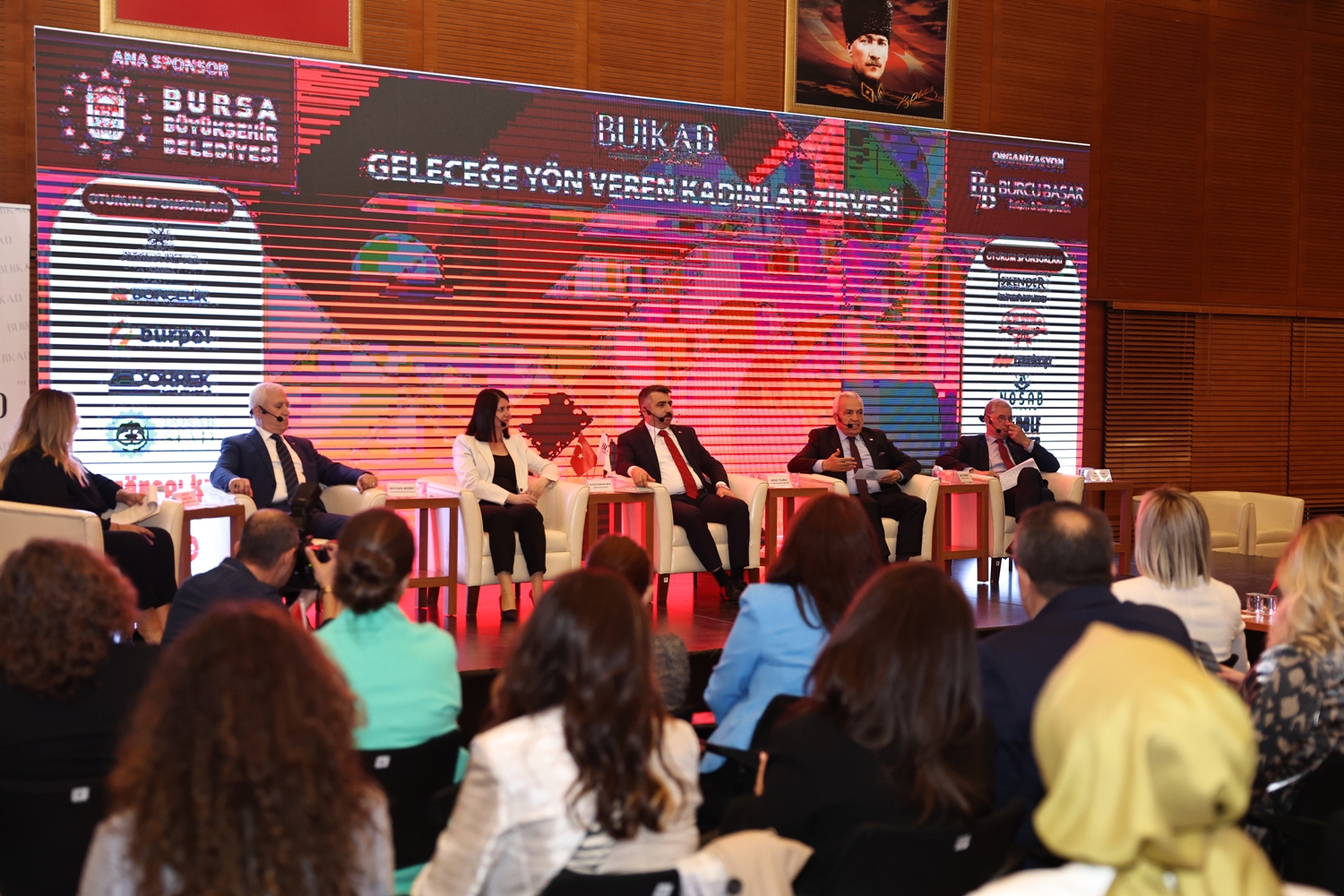 Başkan Özdemir, Nilüfer’de kadına bakış açısını anlattı