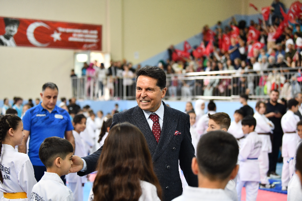 Başkan Özer: Hedefimiz Esenyurt’u sporun ve sanatın başkenti yapmak
