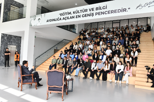 Başkan Özer, öğrencilerle Kariyer Günleri’nde buluştu