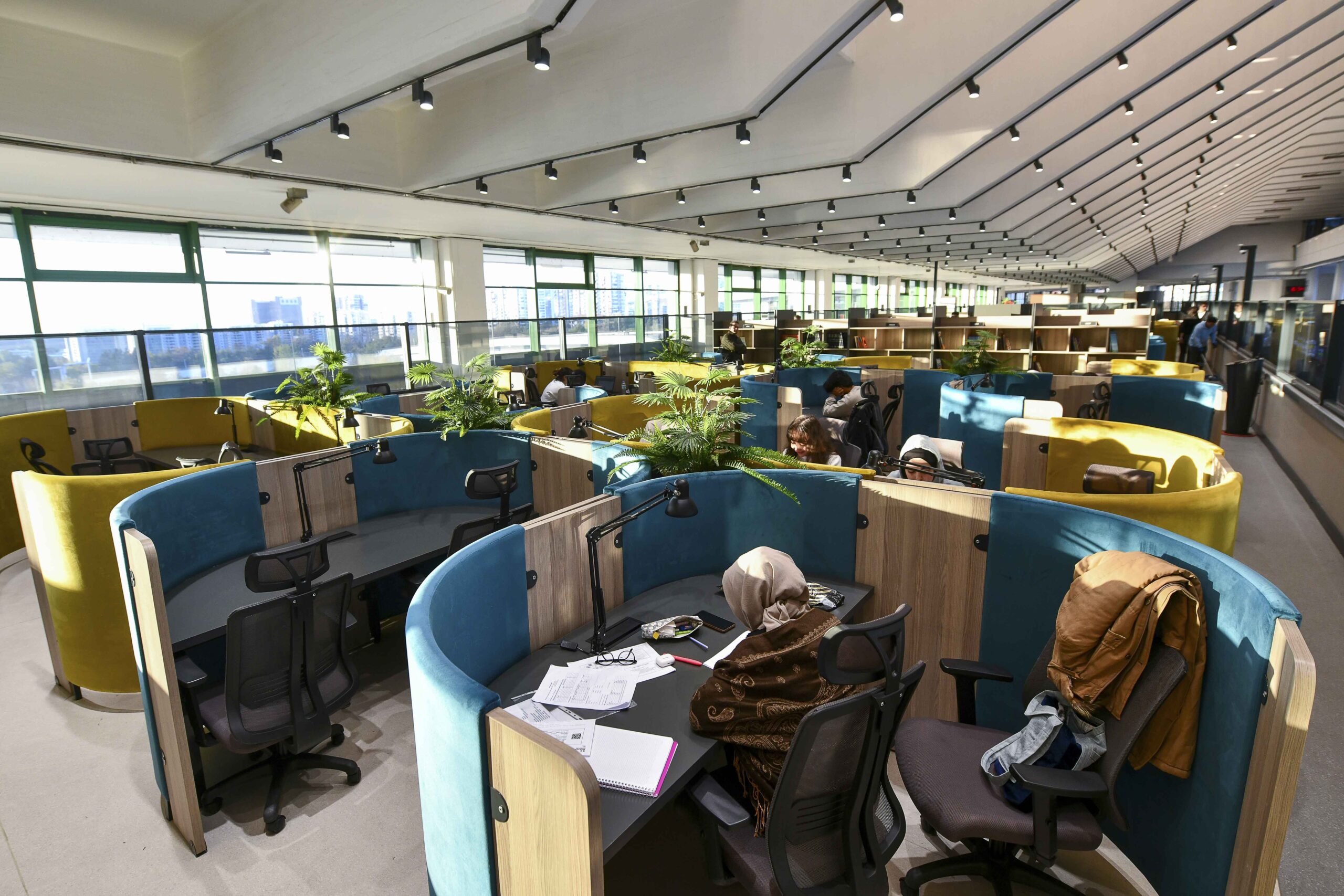 Başkentli öğrencilere, ders çalışma istasyonları ve kütüphane hizmeti sunuluyor