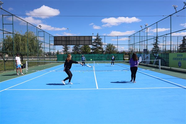 Batıkent Açık Tenis Kortlarında eğitimler başladı