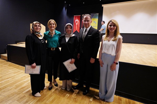 Beylikdüzü’nde Okuma Yazma Kursu yeni mezunlarını verdi