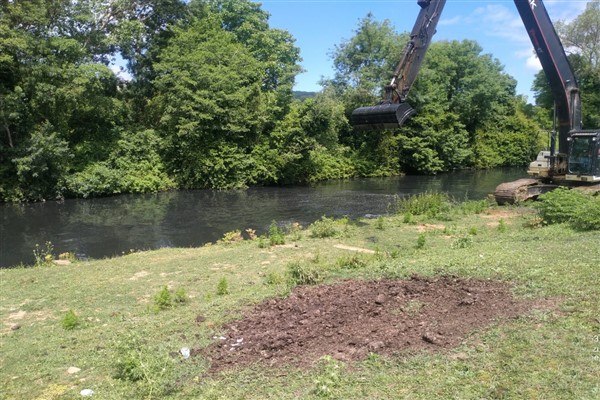 İBB, Riva Deresi’nde temizlik çalışmalarını sürdürüyor