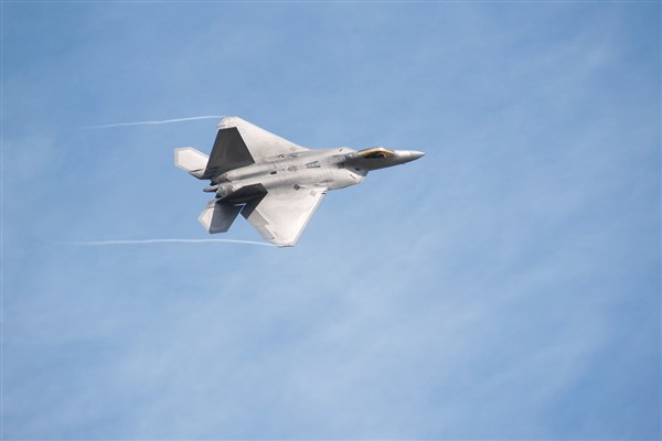 IDF: Savaş uçakları, Lübnan’ın güneyinde Hizbullah’a mensup bir teröristi hedef aldı