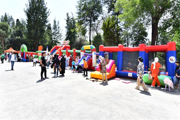 İzmir’i 19 Mayıs coşkusu sardı