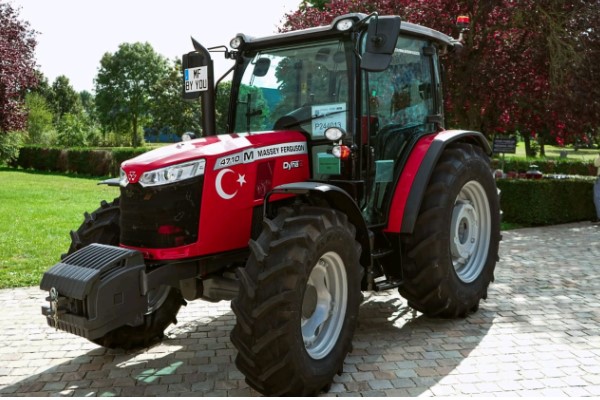 Massey Ferguson, kişiye özel  fabrika çıkışlı traktörler ile sektörde bir ilke imza attı