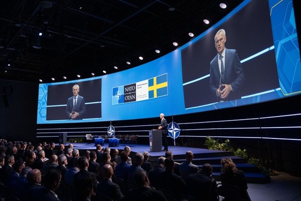 NATO Genel Sekreteri Stoltenberg, Slovakya Başbakan Yardımcısı Kalinak ile konuştu