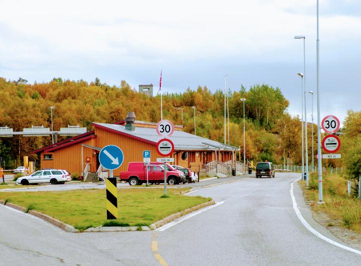Norveç Ukrayna’daki savaşı gerekçe göstererek sınırını Rus turistlere kapattı