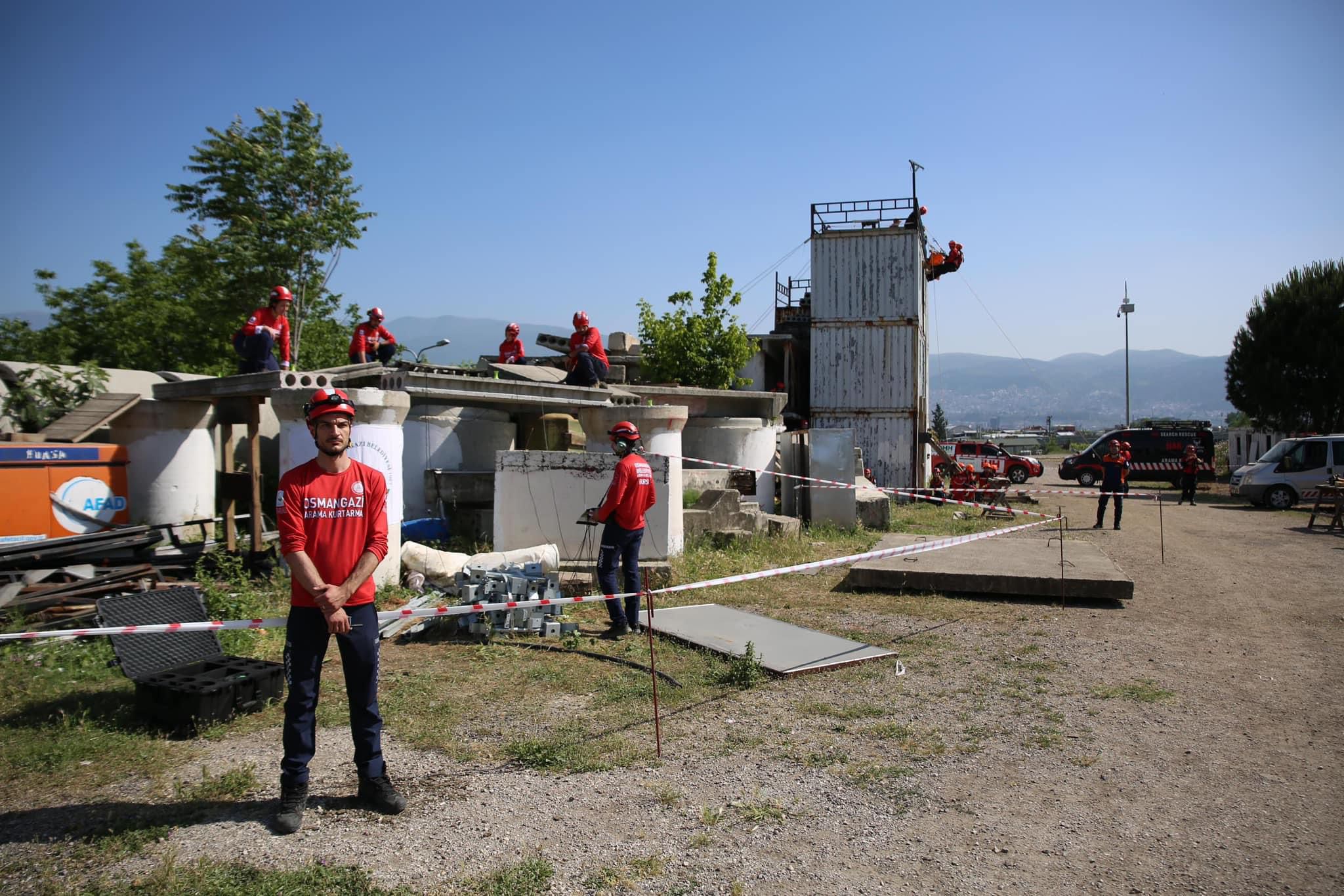 Osmangazi Belediyesi arama kurtarma ekiplerinden tatbikat