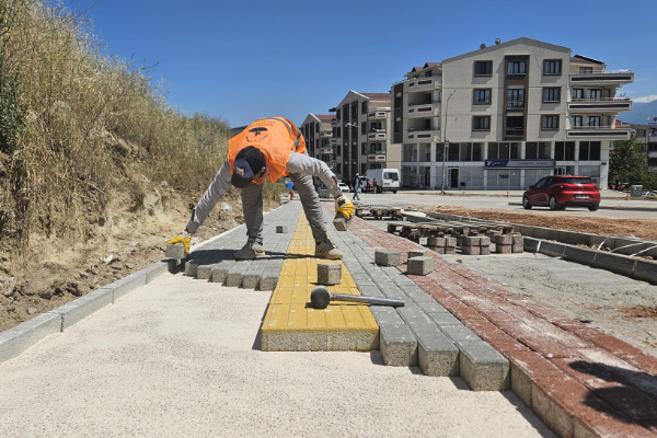 Osmangazi’de yeni kaldırım ve bisiklet yolları çalışması