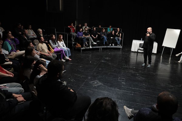 Oyuncu Daltaban, Müze Gazhane Meydan Sahne’de gençlerle buluştu