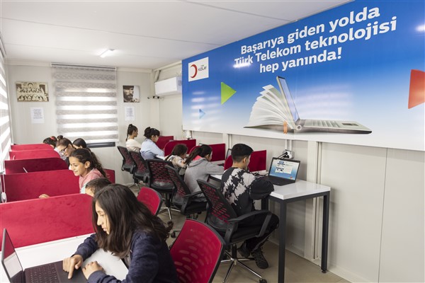 Türk Telekom ve Kızılay’dan ‎deprem bölgesinde sınava girecek öğrencilere ‎destek
