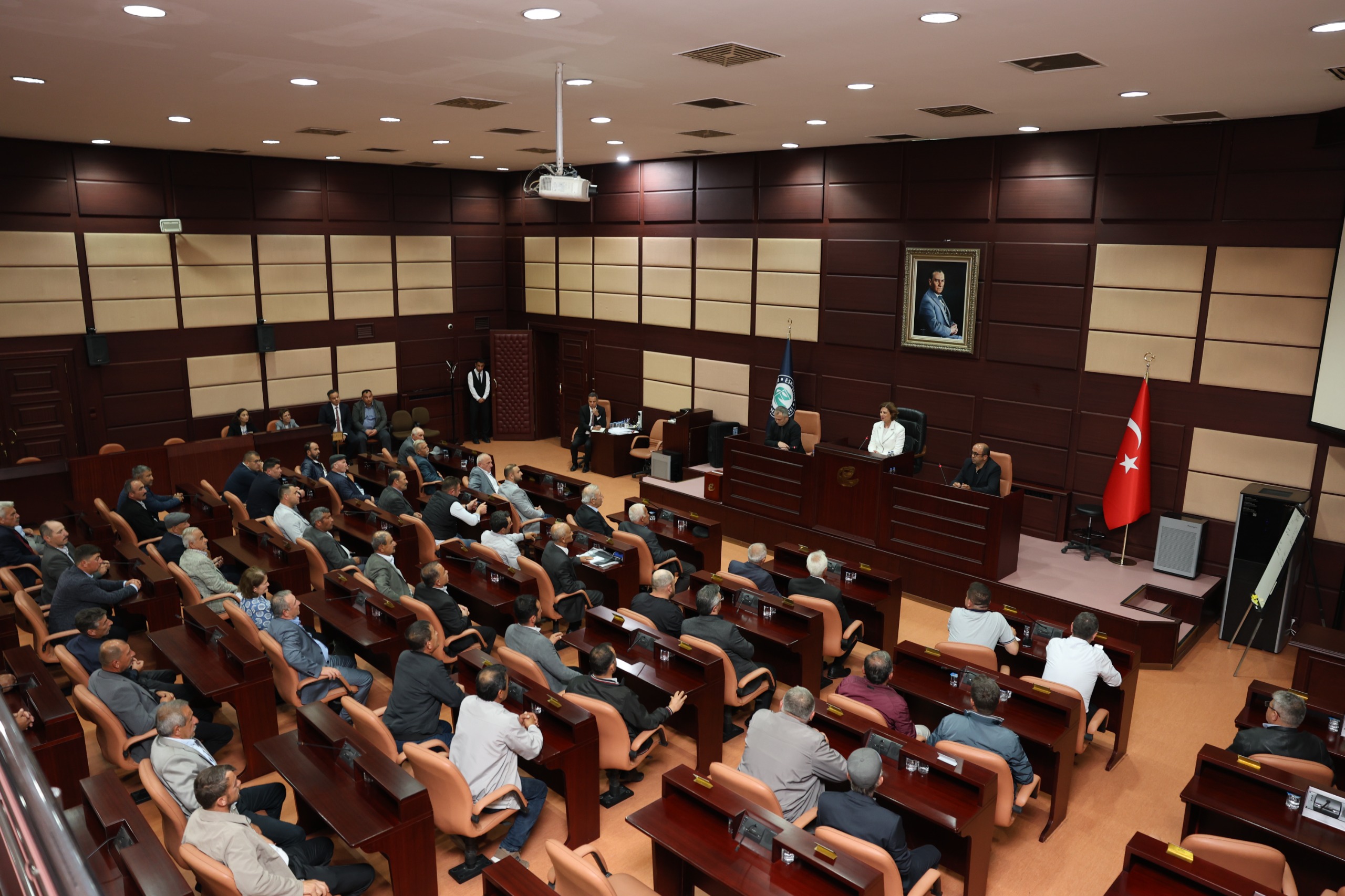 Ünlüce: Muhtarlarımız vatandaşlarımızla aramızda çok önemli köprü görevi görüyor