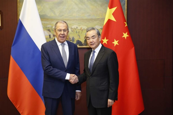 Wang Yi, Rus mevkidaşıyla görüştü