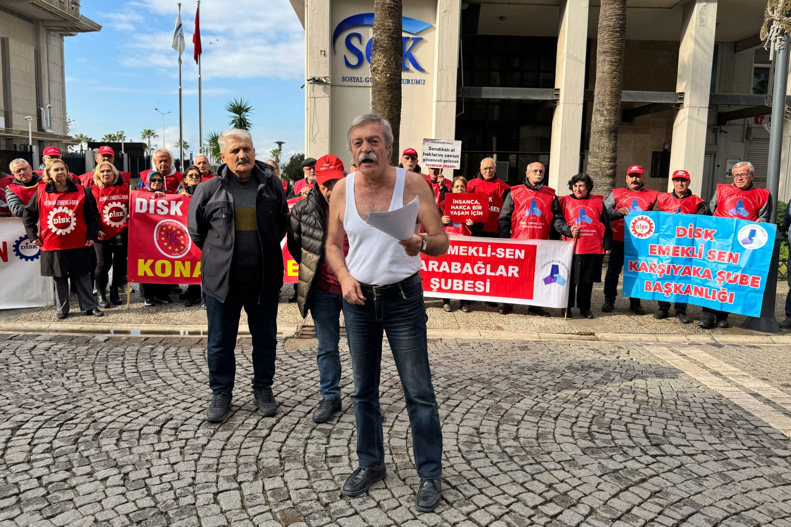 Emeklilerden zam protestosu