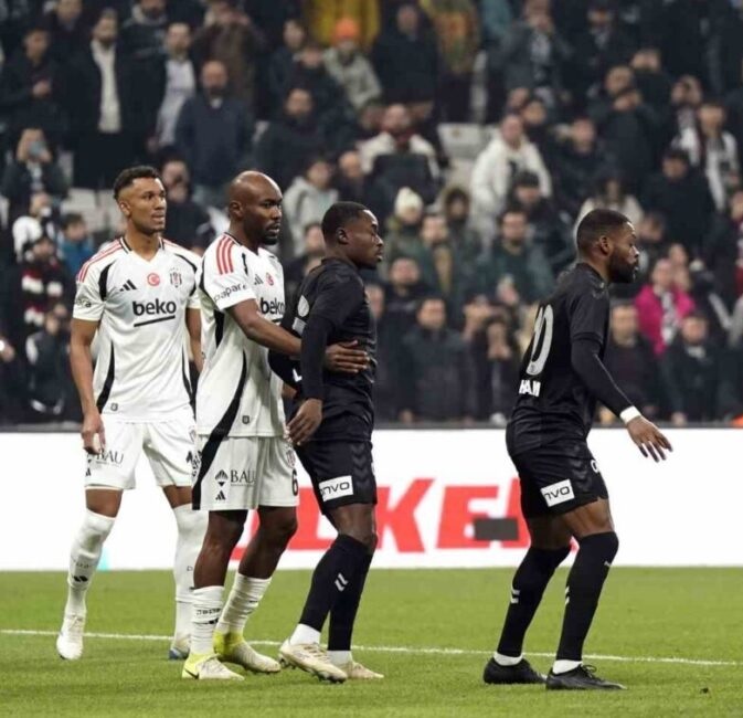 Beşiktaş Yeni Hocası Önünde Bir Puan Aldı
