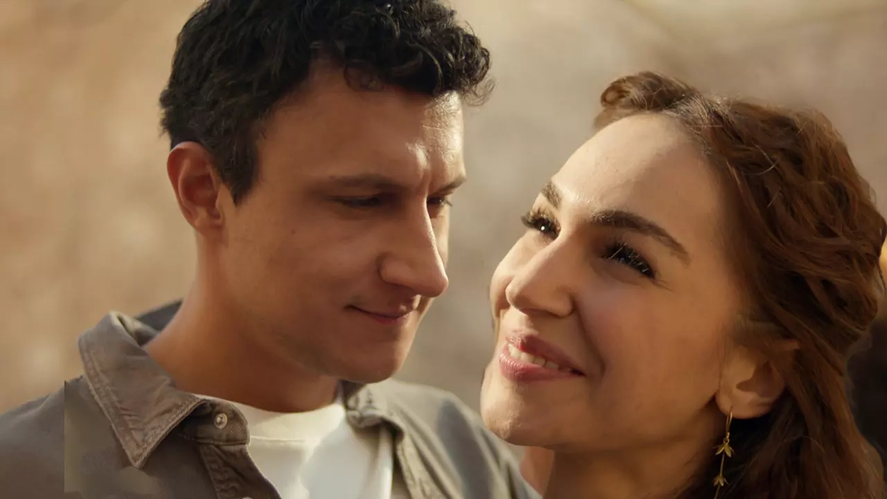 Uzak Şehir Nare “Sahra Şaş” Kimdir?