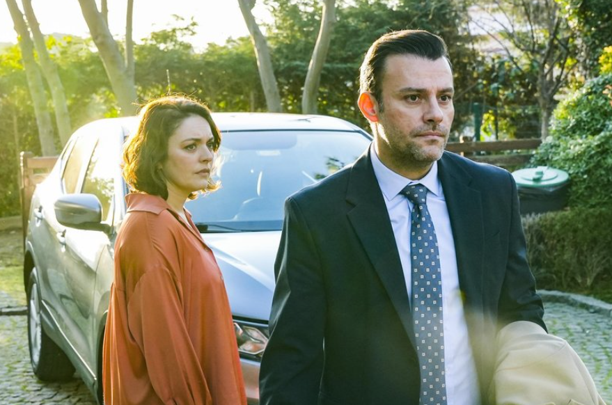 Ezgi Mola’nın Yeni Dizisi!