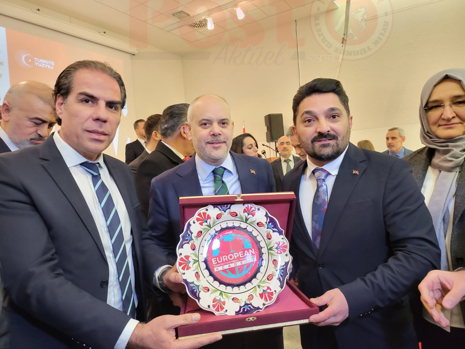 Akif Çağatay Kılıç, Düsseldorf’ta Sivil Toplum ve Medya Temsilcileri ile Bir Araya Geldiği Toplantıda Sedat Aydemir ile Görüştü