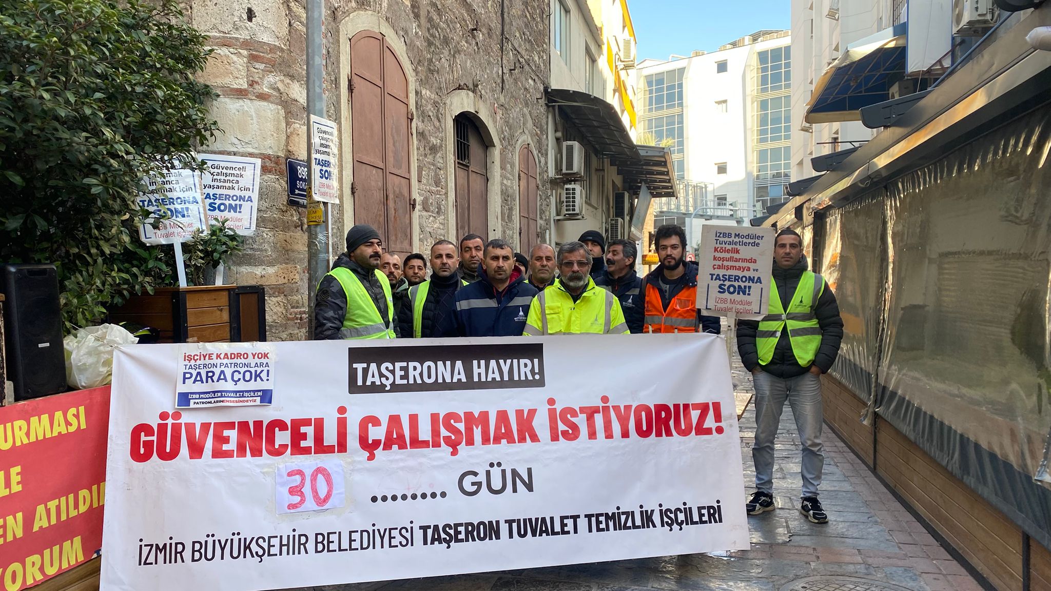 Son Dakika: İzmir Kültürpark’ta Taşeron Çalışanlarından Protesto!
