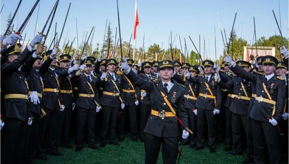 5 Teğmen İhraç Edildi!