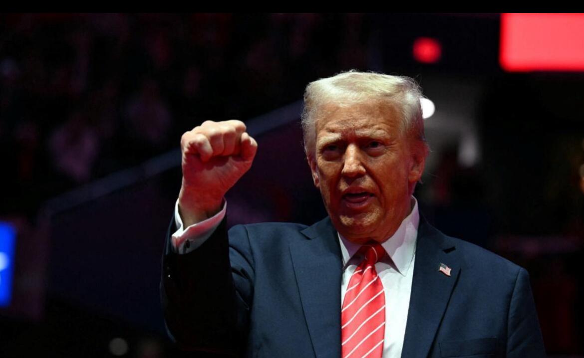 SON DAKİKA! TRUMP RESMEN GÖREVE BAŞLADI!