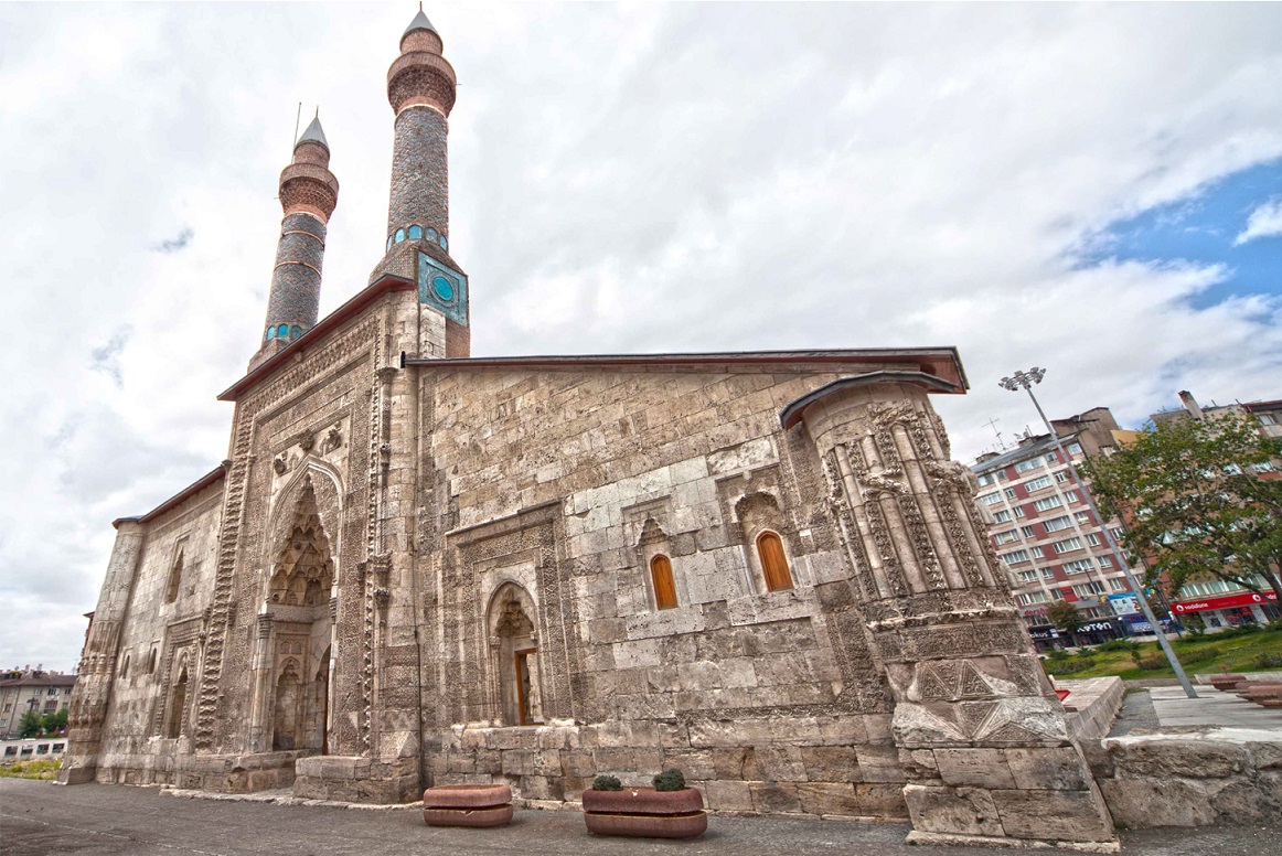 ÇİFTE MİNARELİ MEDRESE – SİVAS