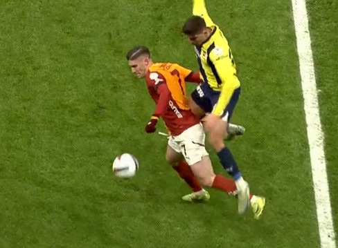 Galatasaray 0 Fenerbahçe 0 İlk Devre Maç Sonucu