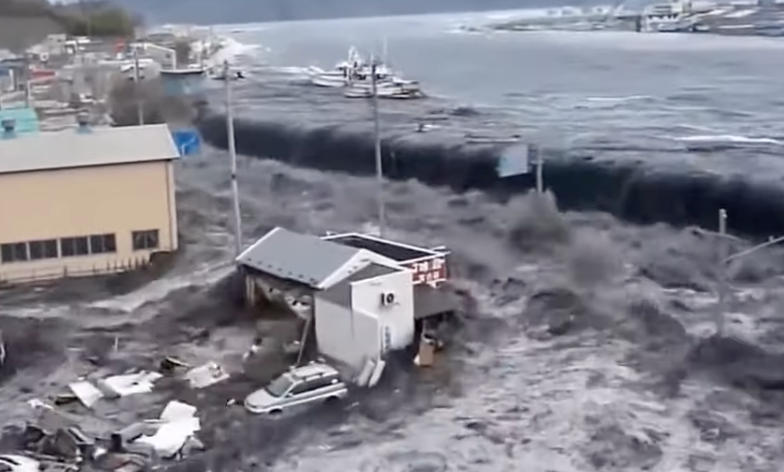 AFAD’ dan Kritik Açıklama: İzmir’de Olası Tsunami için Halk SMS ile Bilgilendirilecek!