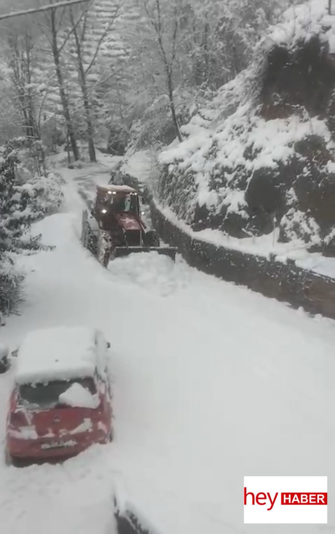 RİZE’DE KAR YAĞIŞI NEDENİYLE YOLLAR KAPANDI!