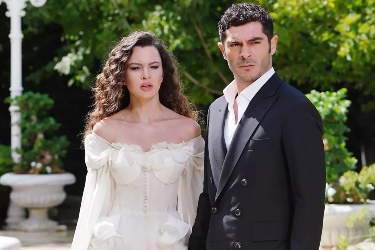 Su Burcu Yazgı Coşkun ve Burak Deniz Arasında Aşk Var Mı?