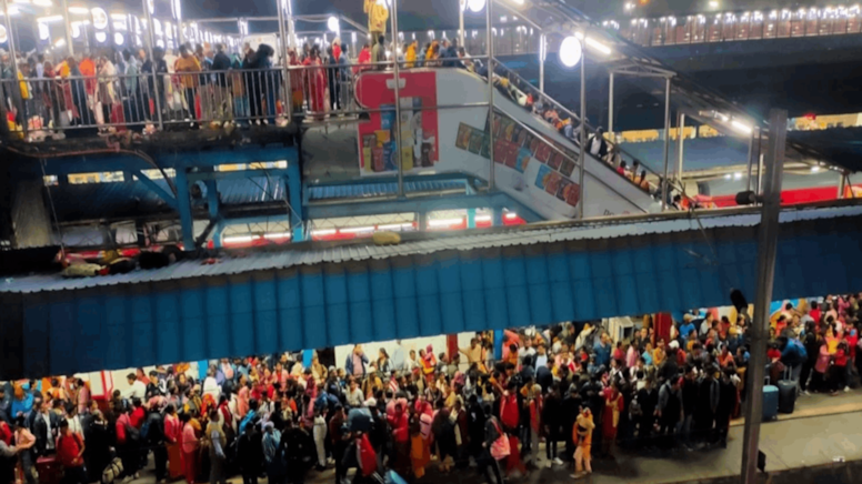 Hindistan; Tren İstasyonunda İzdiham!