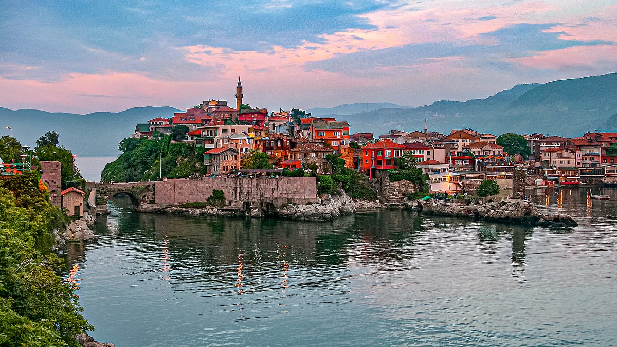 DOĞAYLA İÇ İÇE BİR KASABA : AMASRA