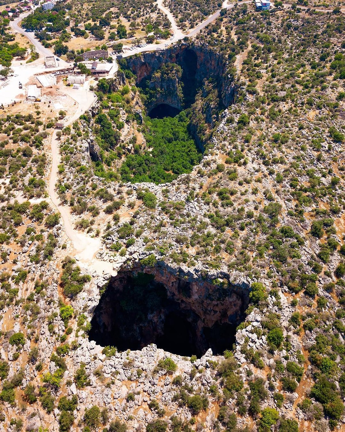 CENNET VE CEHENNEM MAĞARALARI