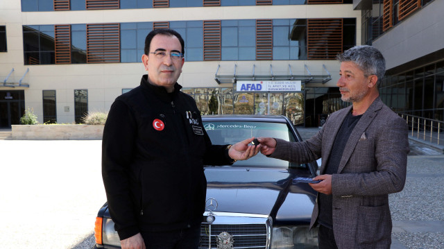 FİLİSTİN İÇİN ARABASINI BAĞIŞLADI