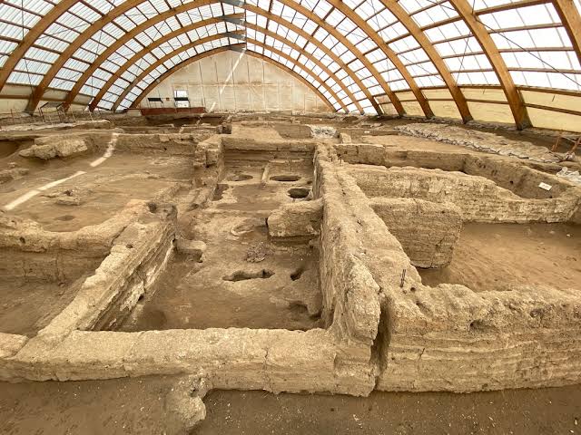 ÇATALHÖYÜK NEOLİTİK ANTİK KENTİ