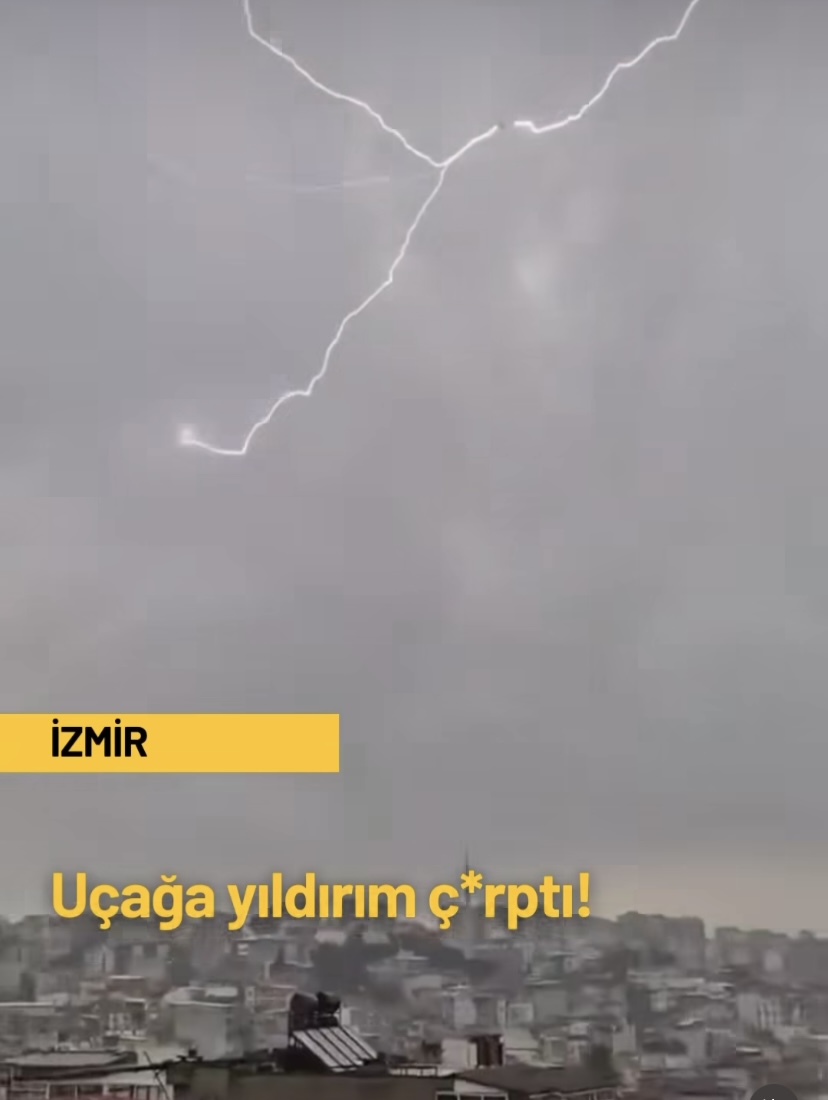 Son dakika: İzmir de uçağa yıldırım çarptı!