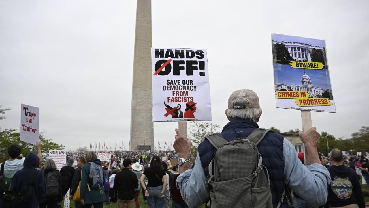 ABD’DE TRUMP’A KARŞI PROTESTO GÖSTERİLERİ